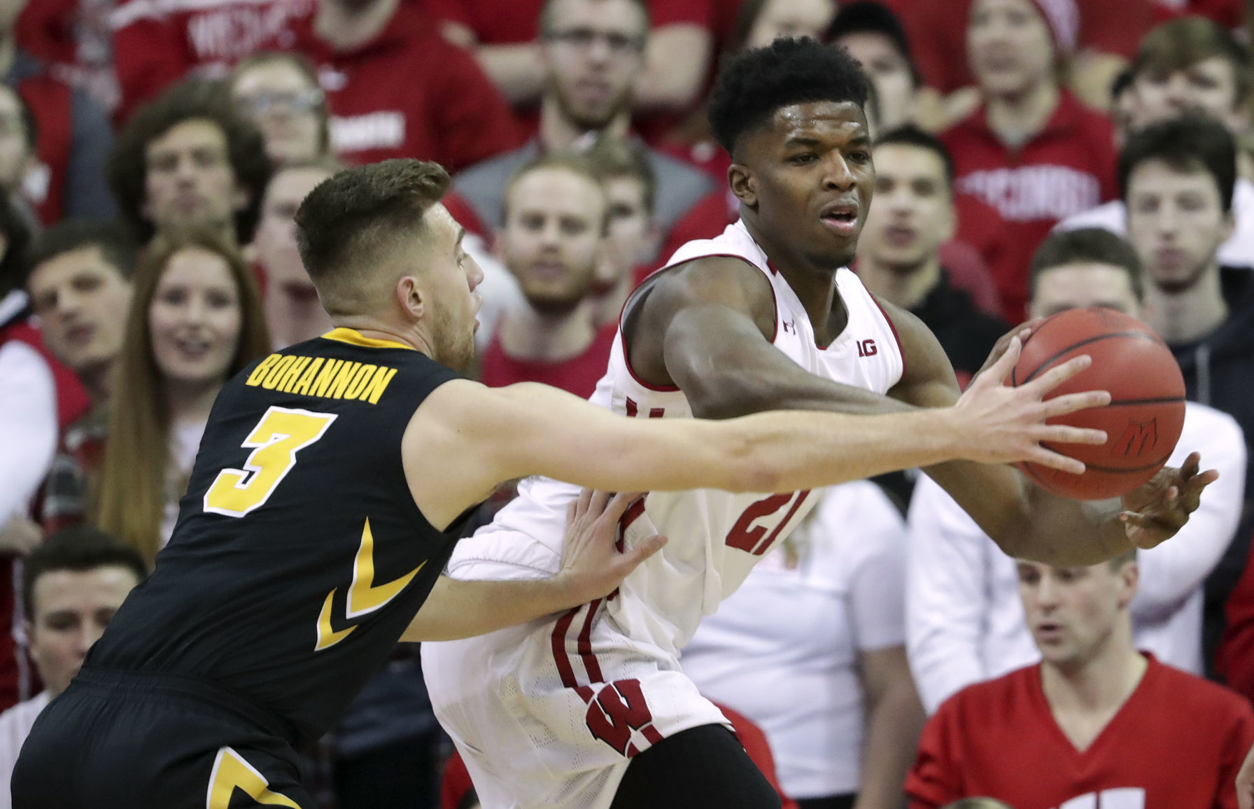 Badgers 65, Hawkeyes 45